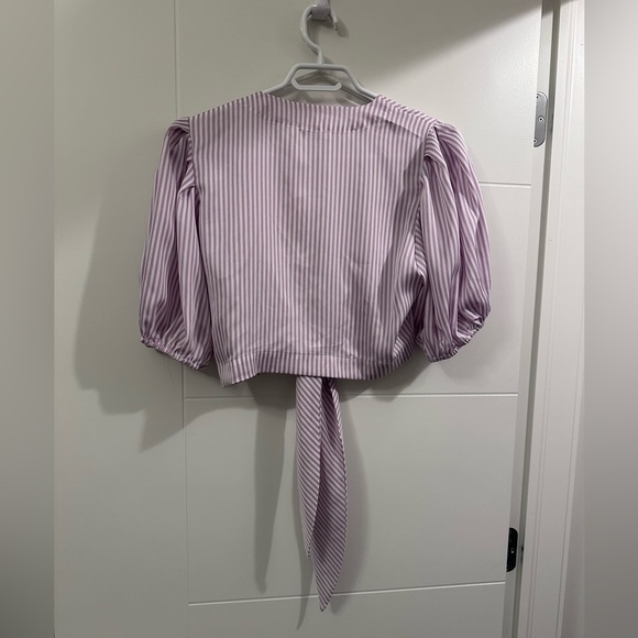 Cropped shirt, front bow. NWT - Picture 2 of 4